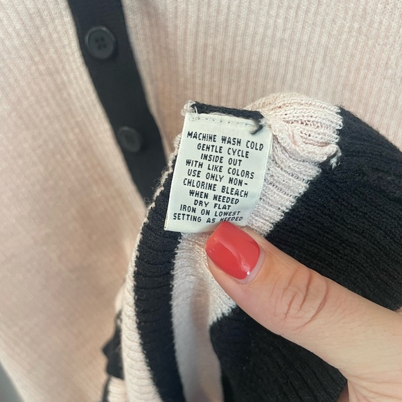 Vintage YarnWorks Pink and Black Women Cardigan Crew Sweater Size Medium - Picture 6 of 7